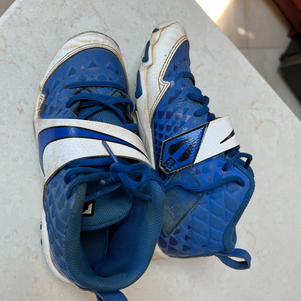 Nike boys size 3 Trout Fastflex baseball cleat